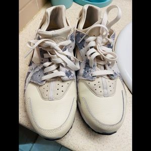 Womens Nike Air Huarache Size 10